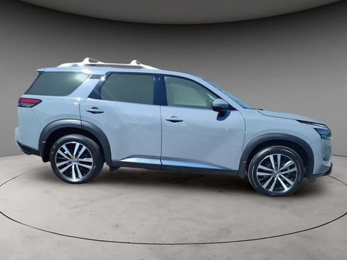 Certified 2025 Nissan Pathfinder Platinum w/ Cargo Package AWD/4WD image 6