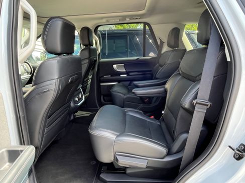 Certified 2025 Ford Expedition Platinum AWD/4WD image 12