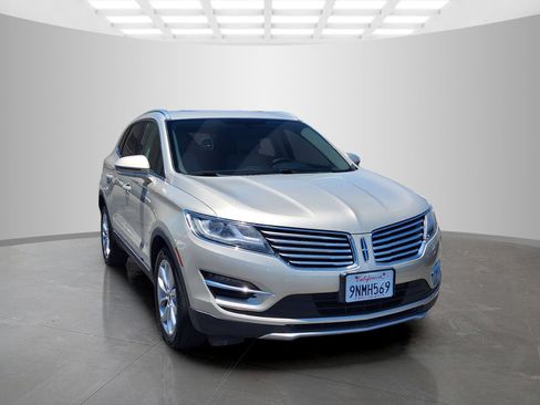 Used 2017 Lincoln MKC Select w/ Select Plus Package FWD image 3