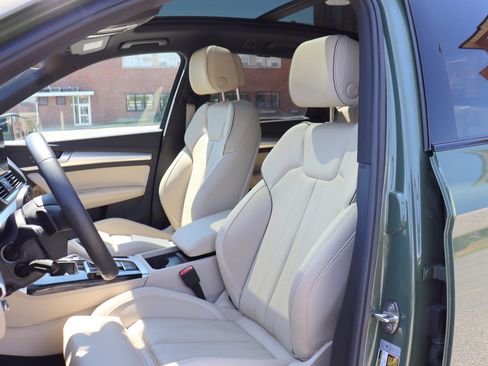 Used 2024 Audi Q5 2.0T Premium Plus w/ Premium Plus Package AWD/4WD image 12