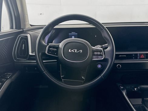 Used 2024 Kia Sorento S image 18