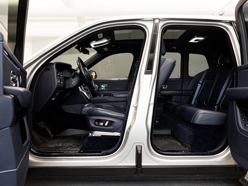 Used 2020 Rolls-Royce Cullinan image 18