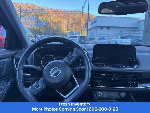 Used 2023 Nissan Rogue SL w/ SL Premium Package image 9