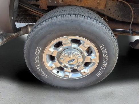 Used 2016 Ford F250 XLT w/ XLT Premium Package AWD/4WD image 9