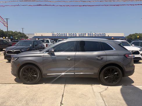 Used 2023 Lincoln Nautilus Reserve w/ Monochromatic Package FWD image 2