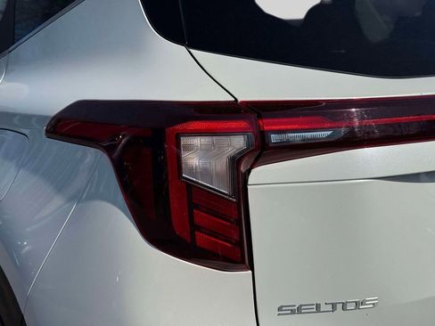 Used 2024 Kia Seltos SX AWD/4WD image 9