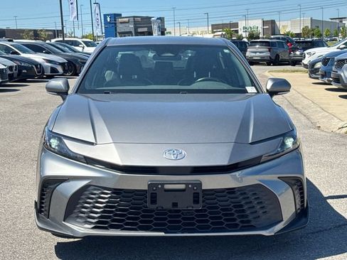 Used 2025 Toyota Camry SE FWD image 8