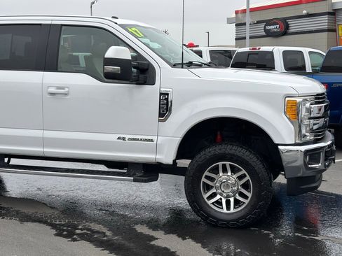 Used 2017 Ford F250 Lariat w/ Lariat Value Package image 4