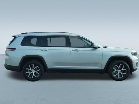 Used 2023 Jeep Grand Cherokee L Limited AWD/4WD image 10