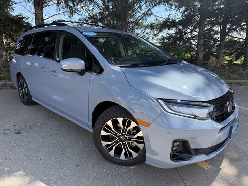Used 2025 Honda Odyssey Elite image 2