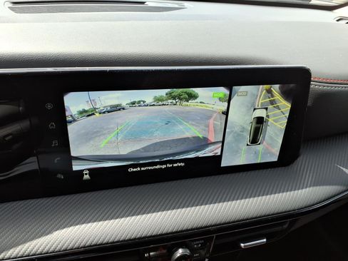 Used 2025 Nissan Kicks SR FWD image 19