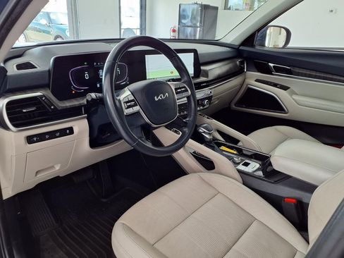 Used 2023 Kia Telluride EX w/ EX Captain's Chair Package FWD image 9