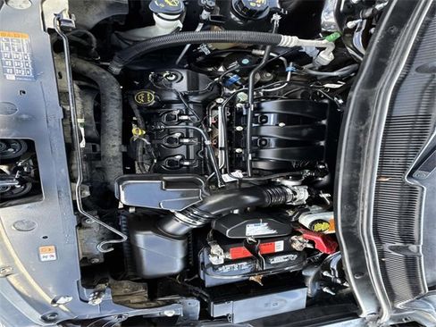 Used 2018 Ford Explorer XLT w/ Equipment Group 202A image 10