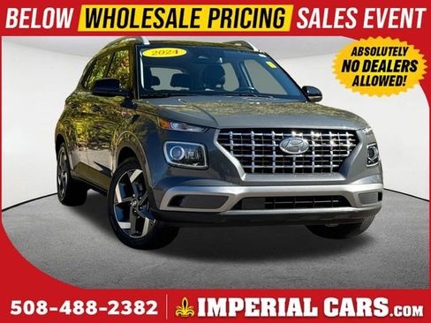 Used 2024 Hyundai Venue Limited image 1