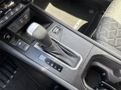 Used 2026 Nissan Kicks SV FWD image 27