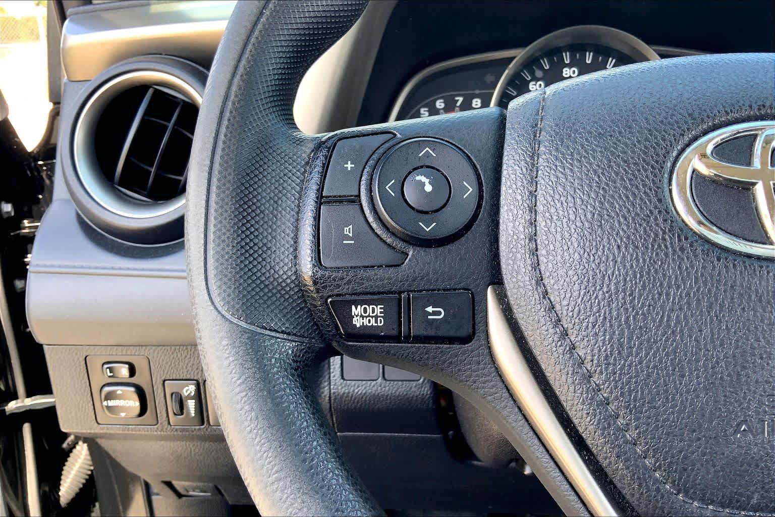 Used 2015 Toyota RAV4 LE FWD image 23
