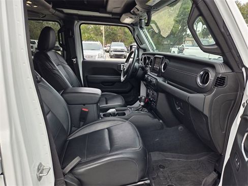 Used 2022 Jeep Wrangler Unlimited Sahara w/ Cold Weather Group image 23