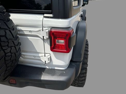 Used 2019 Jeep Wrangler Unlimited Rubicon AWD/4WD image 34