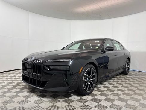 New 2026 BMW i7 xDrive60 w/ Executive Package AWD/4WD image 3