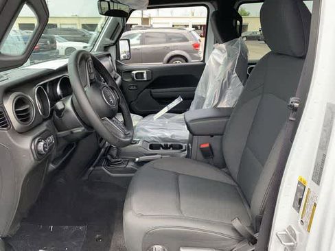 Used 2021 Jeep Gladiator Sport AWD/4WD image 4
