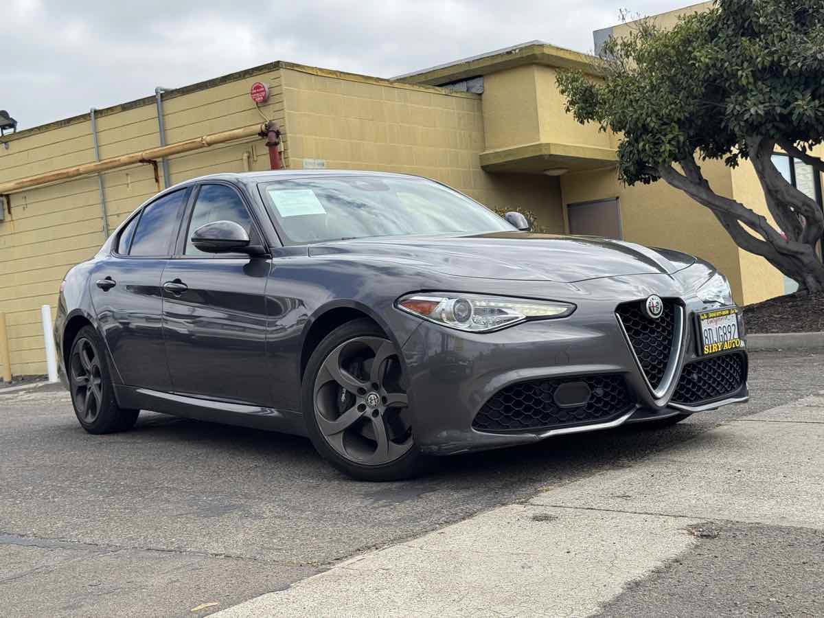 Used 2017 Alfa Romeo Giulia Ti w/ TI 18" Sport Package AWD/4WD image 2