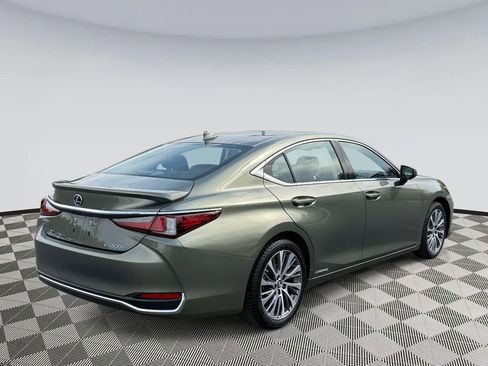 Used 2021 Lexus ES 300h w/ Premium Package image 2