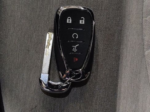 Used 2023 Chevrolet Equinox LT w/ Driver Convenience Package image 32