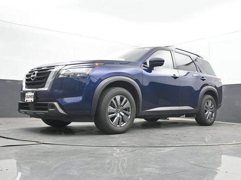 Used 2025 Nissan Pathfinder SV FWD image 48