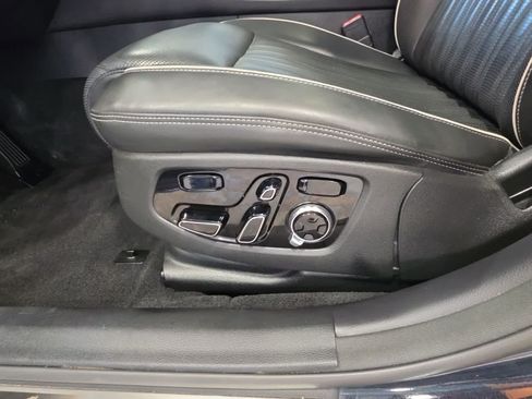 Used 2021 Genesis G90 5.0 Ultimate RWD image 18