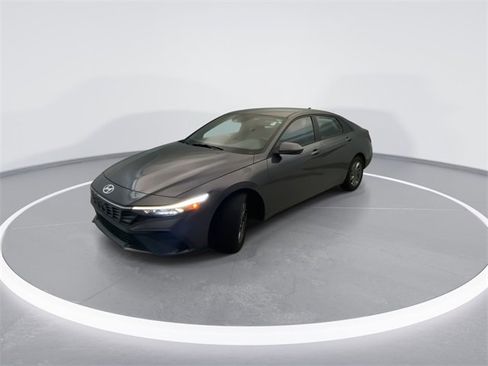 Used 2024 Hyundai Elantra SEL image 8