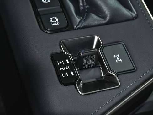 Used 2024 Lexus GX 550 w/ Accessory Package (Z1) AWD/4WD image 28