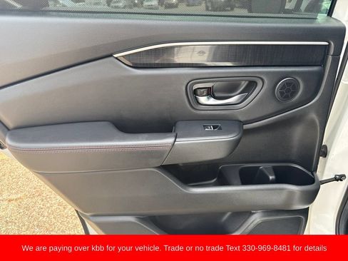 Used 2025 Honda Pilot Black Edition image 43