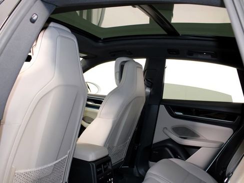 New 2026 Porsche Macan 4 Electric AWD/4WD image 23