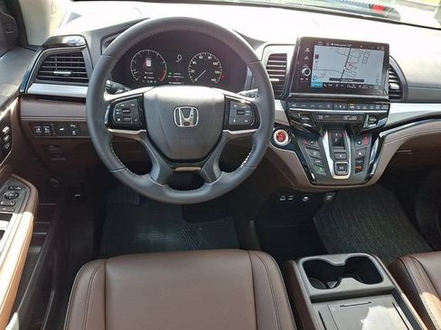 Certified 2025 Honda Odyssey Touring image 13