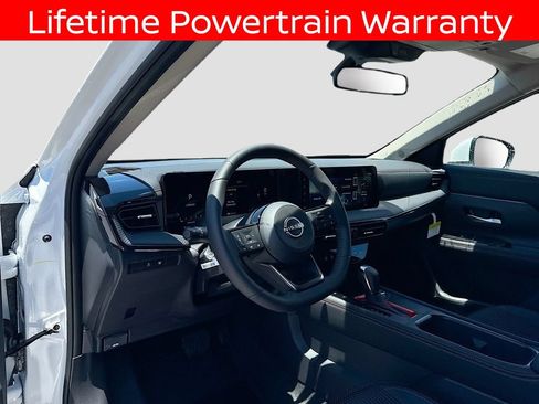 Used 2025 Nissan Kicks SR w/ SR Premium Package AWD/4WD image 8