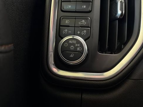 Used 2021 GMC Sierra 1500 AT4 w/ AT4 Premium Package AWD/4WD image 21