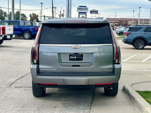 Used 2019 Cadillac Escalade ESV Premium Luxury AWD/4WD image 5