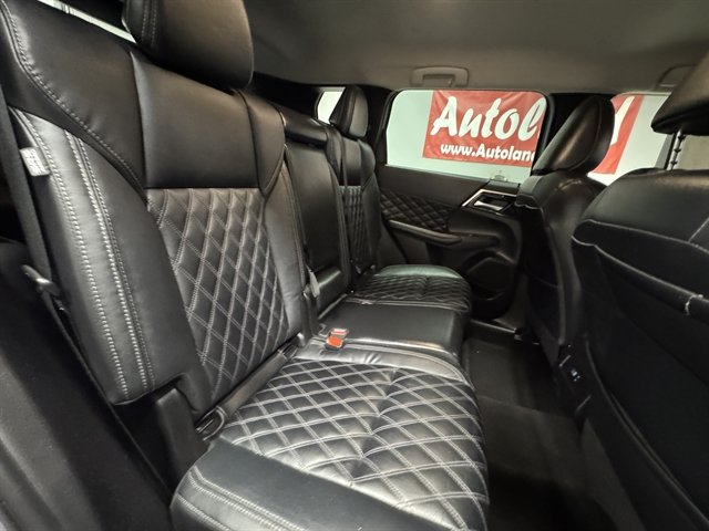 Used 2022 Mitsubishi Outlander SEL AWD/4WD image 16