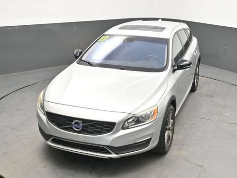 Used 2017 Volvo V60 T5 Cross Country w/ Convenience Package AWD/4WD image 24