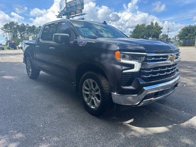 Used 2022 Chevrolet Silverado 1500 LTZ w/ Z71 Off-Road Package AWD/4WD image 7