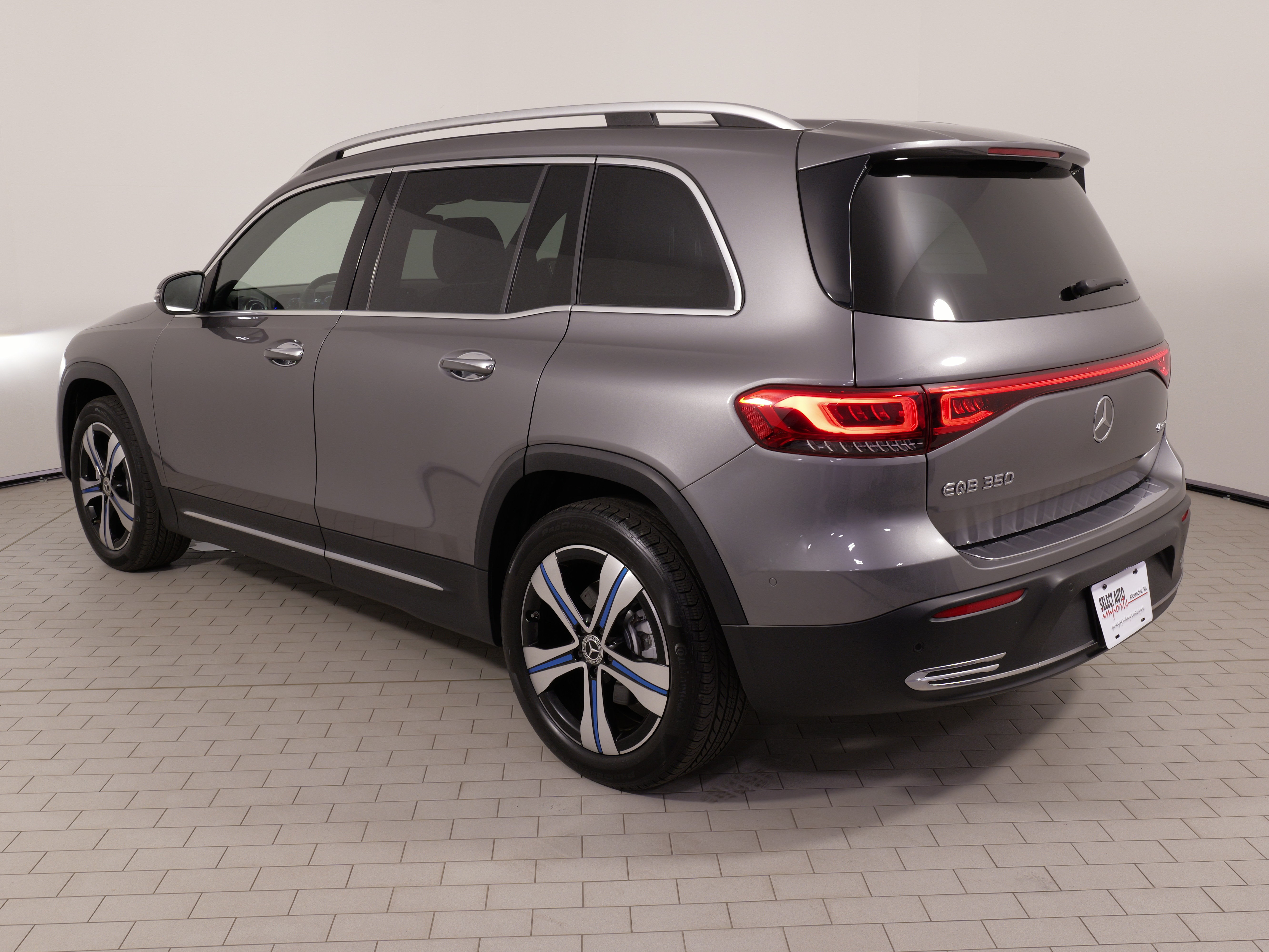 Used 2023 Mercedes-Benz EQB 350 4MATIC SUV image 14