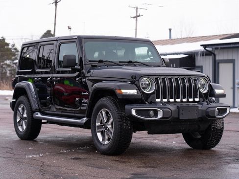 Used 2019 Jeep Wrangler Unlimited Sahara w/ Uconnect 4C Nav & Sound Group image 3