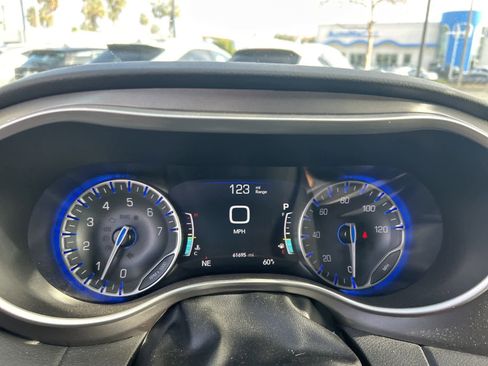 Used 2023 Chrysler Pacifica Touring-L image 24