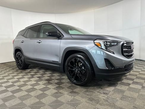 Used 2020 GMC Terrain SLE w/ Driver Convenience Package image 2