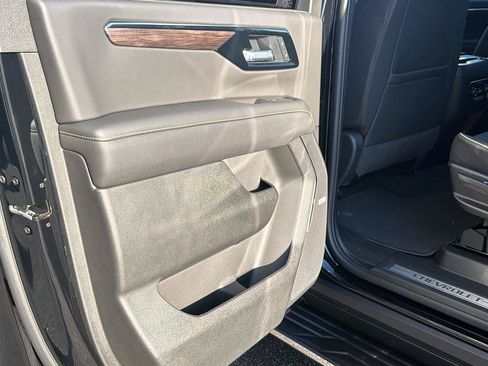 New 2026 Chevrolet Suburban Premier w/ Sun And Tow Package AWD/4WD image 18