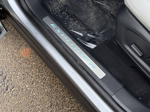 Used 2025 Ford Explorer Platinum w/ LUX Leather Package image 11