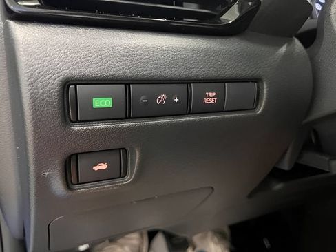 Used 2025 Nissan Sentra SV FWD image 15