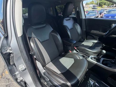 Used 2018 Jeep Compass Latitude w/ Popular Equipment Group AWD/4WD image 17