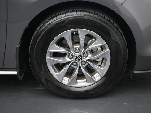 Used 2021 Toyota Sienna XLE FWD image 27