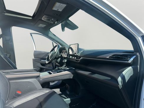 Used 2023 Toyota Sienna XSE image 11